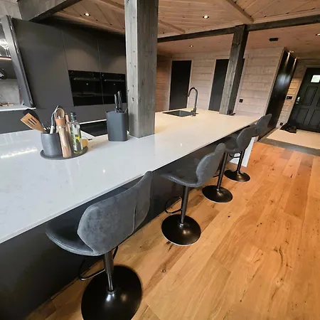 Unique Hytta With Jacuzzi, Sauna, 7 Bedrooms Сasa de vacaciones